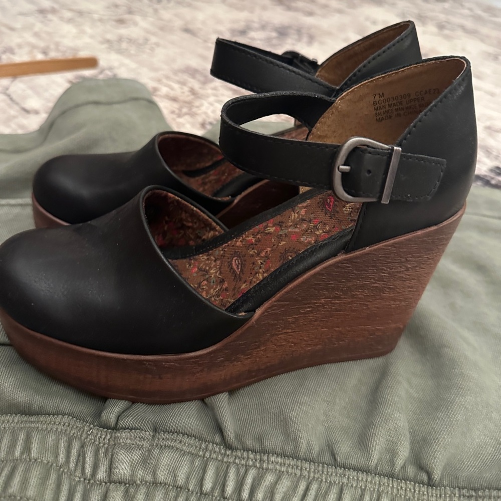 BOC black wedges sz 7